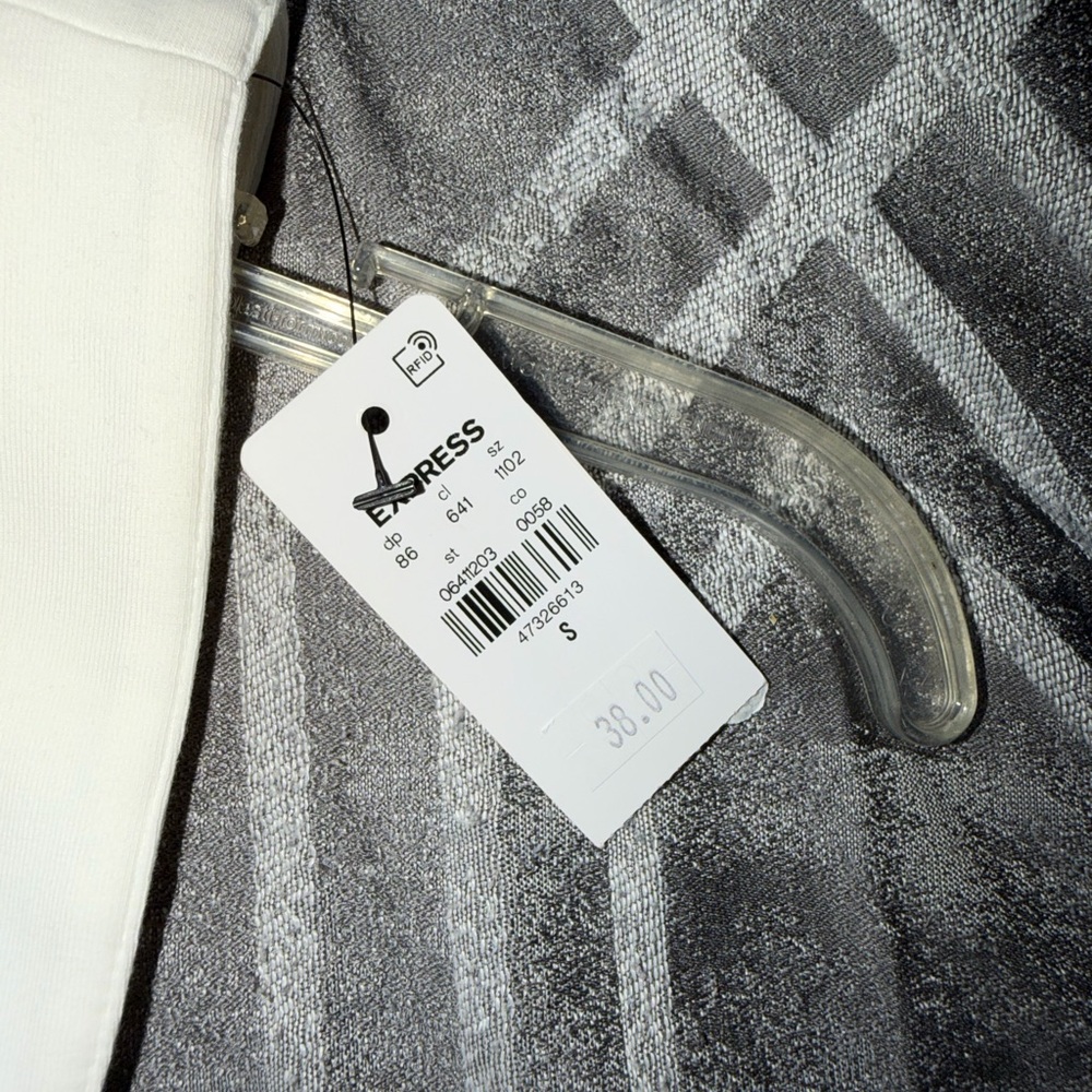 Express Monochrome Cropped Top - Picture 4 of 4
